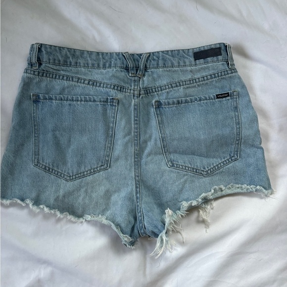 4/$25 Like new mid rise Volcom Blue Jean Shorts with Frayed Hem sz 30 - Picture 3 of 4